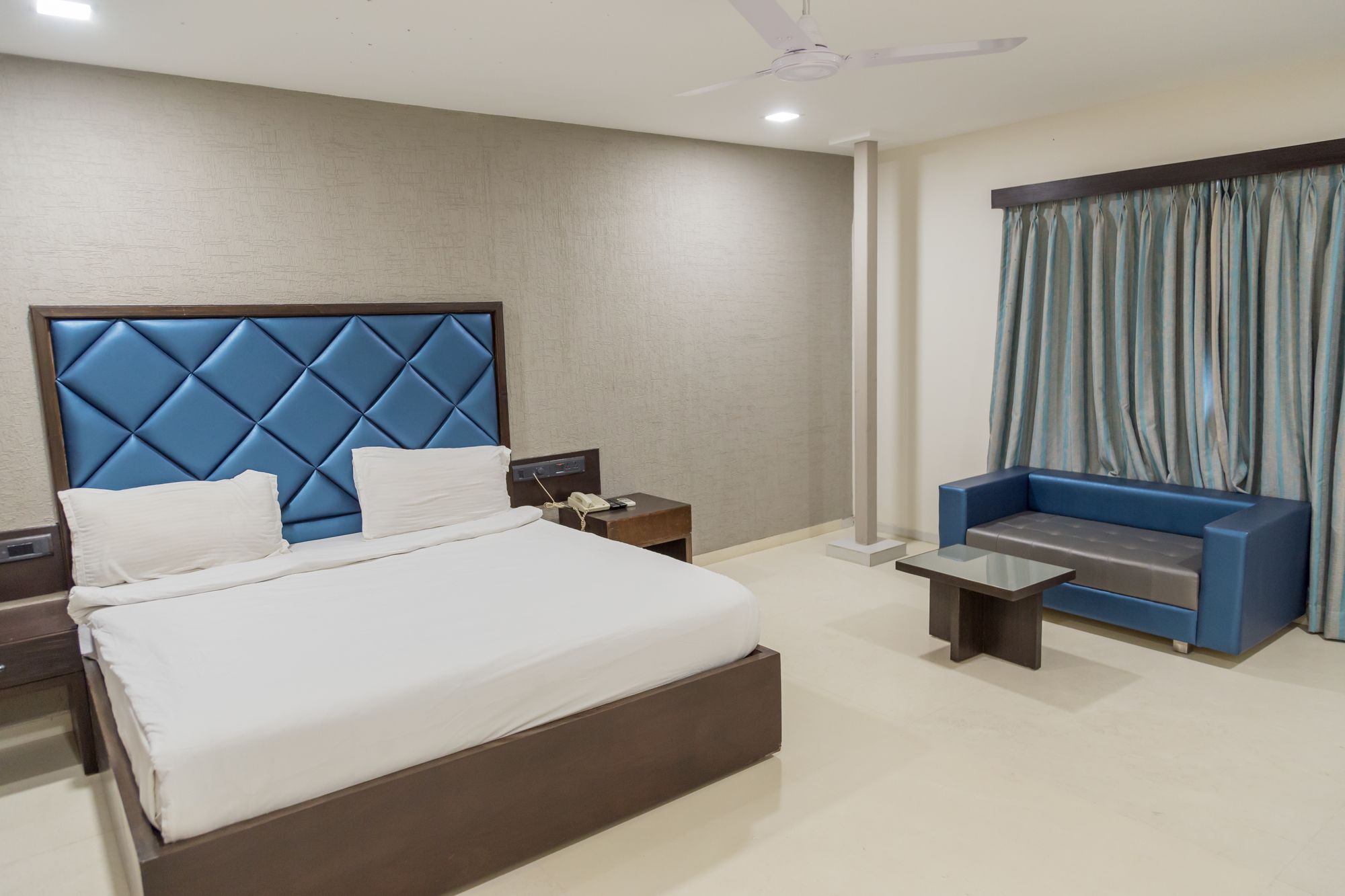 The Silver Leaf Hotel Ahmedabad Eksteriør billede